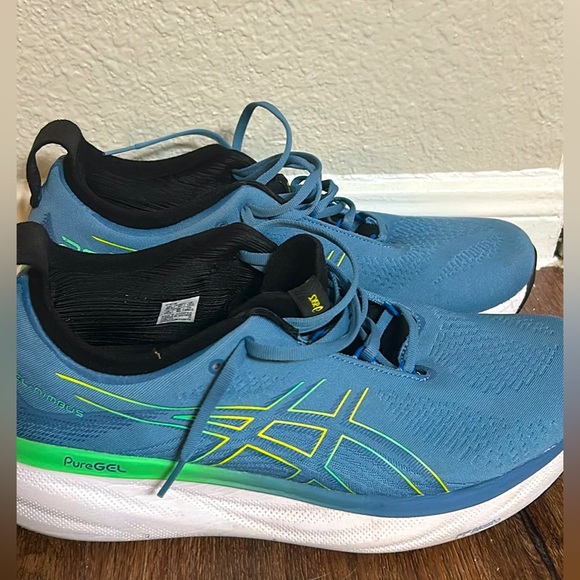 Barely Used Men’s Size 12.5 ASICS PureGels - Picture 1 of 3